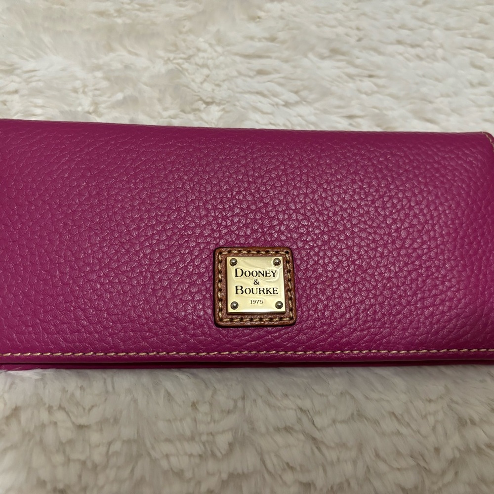 New Dooney & Bourke Wallet. Magenta.